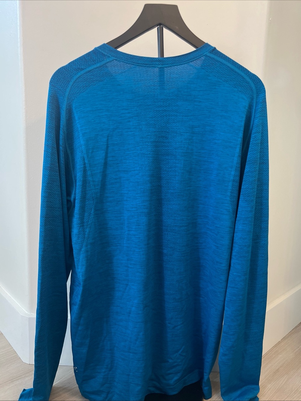 lululemon athletica Men's Long-Sleeve Crew in Teal